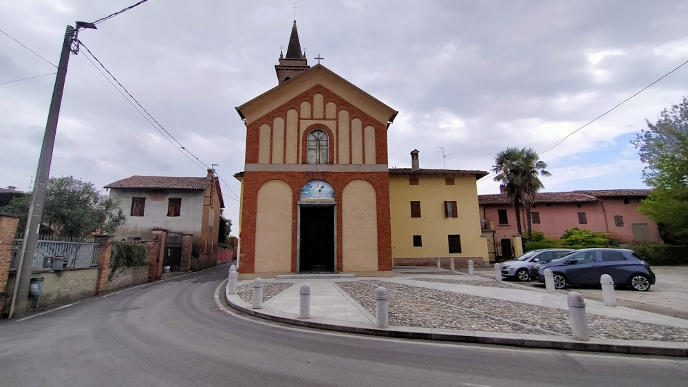 Piazza antistante la chiesa parrocchiale di San Martino